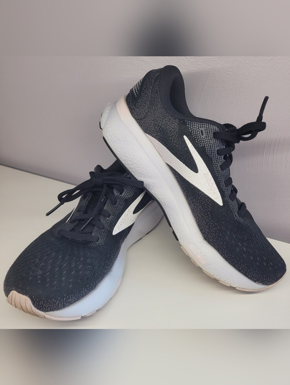 Women's Brooks Ghost 16, Black/White/Orchid Running Shoes Sneakers Size 9
